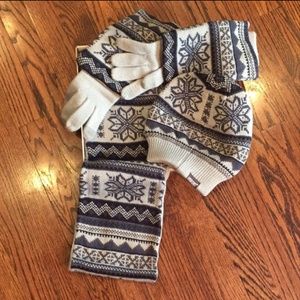 NEW Muk Luks Reversible Accessories Set